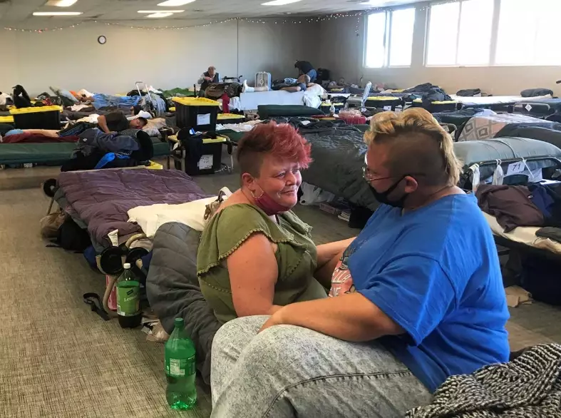 how to find emergency shelter