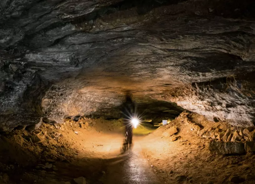 largest cave in us
