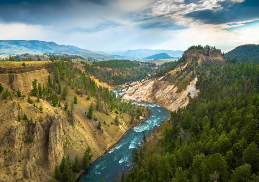 National Parks Rivers: A Complete Guide to Rafting, Kayaking & Fishing