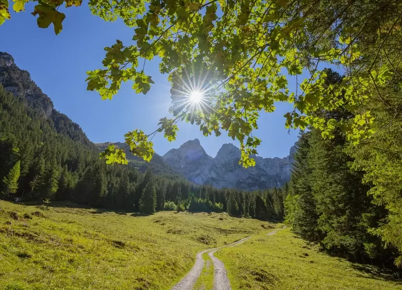 national park hiking etiquette