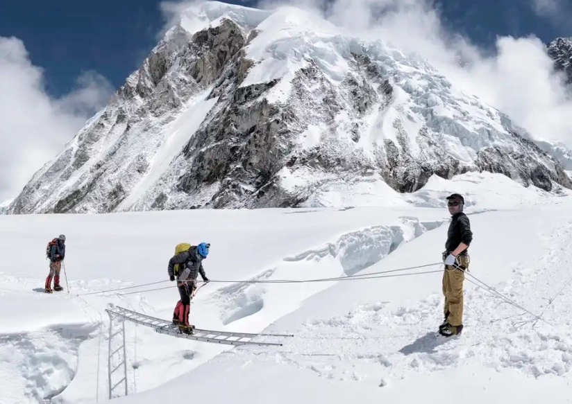 Mount Everest climbing cost