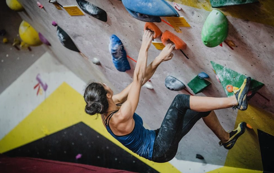 Master Bouldering Techniques: A Complete Guide for Climbers