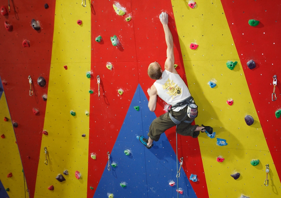 Master Indoor Climbing: Essential Techniques for Beginners & Intermediate Climbers