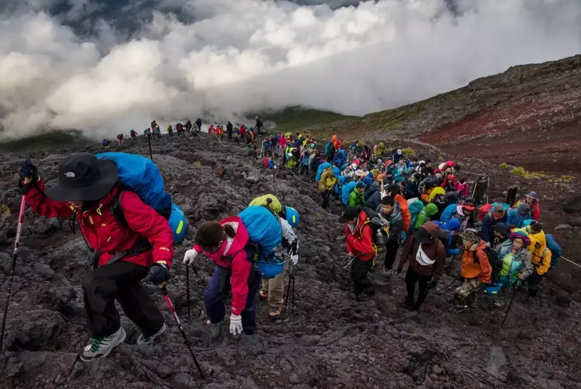 difference between hiking and climbing difference between hiking and climbing