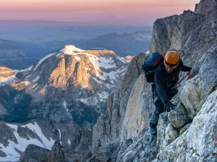 difference between hiking and climbing difference between hiking and climbing