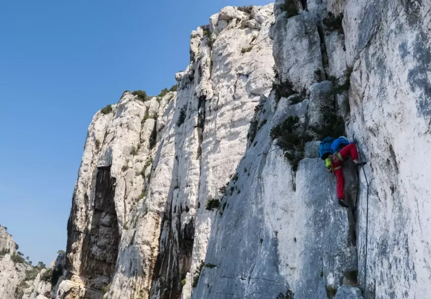 Top 5 Best Rock Climbing Destinations for Beginners (Safe & Scenic)