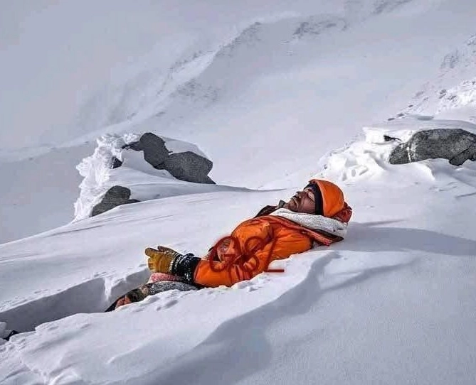 The Everest 2pm Rule: A Lifesaving Summit Deadline Explained