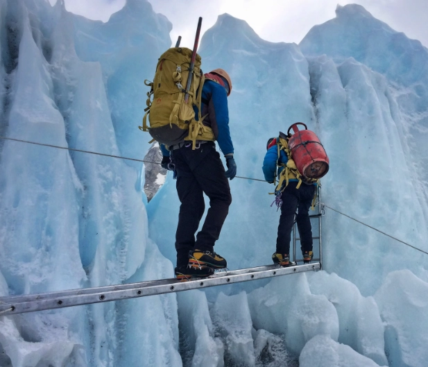 climb Mount Everest cost