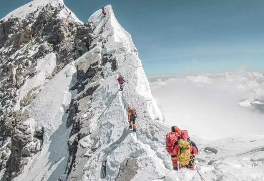 best time to climb Everest