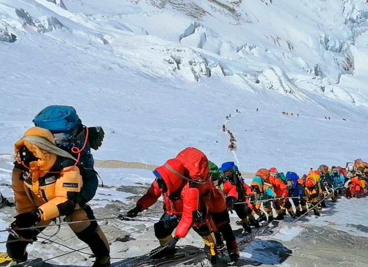 Everest climbing fatalities