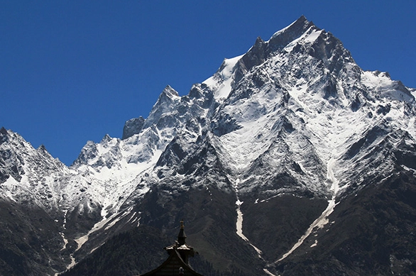 Alaska mountain peaks