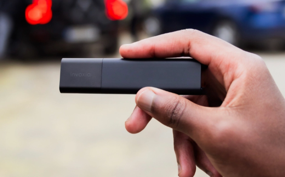 GPS tracker vs AirTag