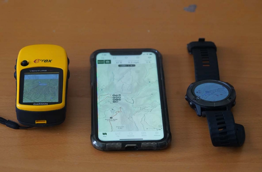 hiking tracker SOS feature hiking tracker SOS feature