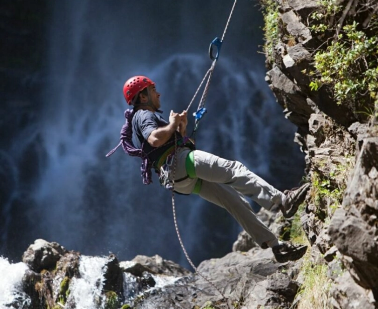 abseiling vs rappelling abseiling vs rappelling