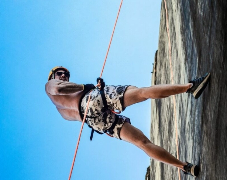 Abseiling vs rappelling